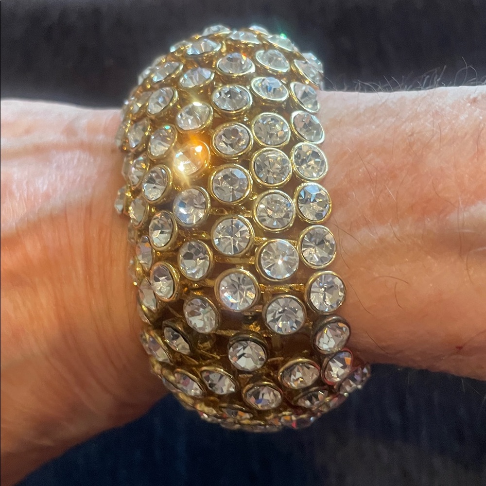 Dazzling rhinestone and gold bracelet. Looks amazingly real but it’s stretchy.
